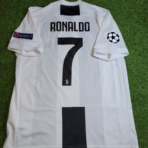 Cristiano Ronaldo Juventus 2018 2019 DEBUT UEFA Soccer Jersey Shirt L - Picture 1 of 9